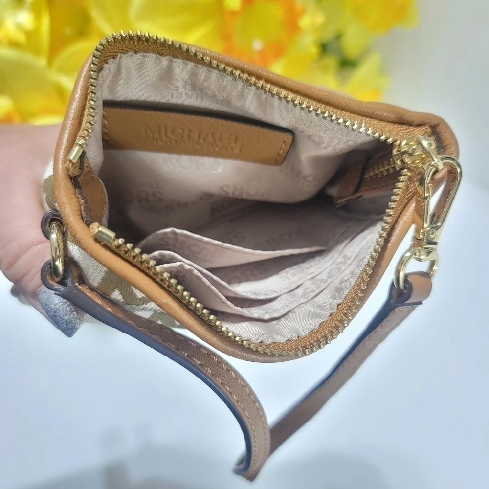 MICHAEL KORS WOMEN WRISTLET WALLET TAN/BROWN